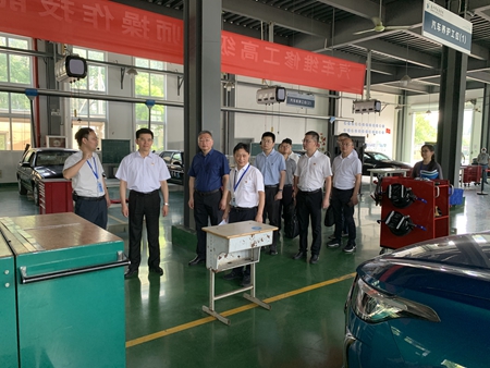 平湖市領(lǐng)導(dǎo)調(diào)研交通學(xué)校3(盛思佳)_副本.jpg 平湖市領(lǐng)導(dǎo)調(diào)研交通學(xué)校3(盛思佳)_副本.jpg